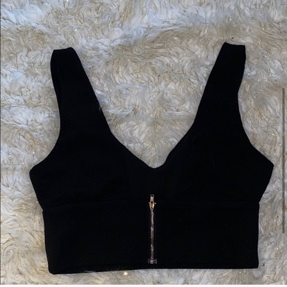 Akira black v cut crop top - Picture 2 of 4